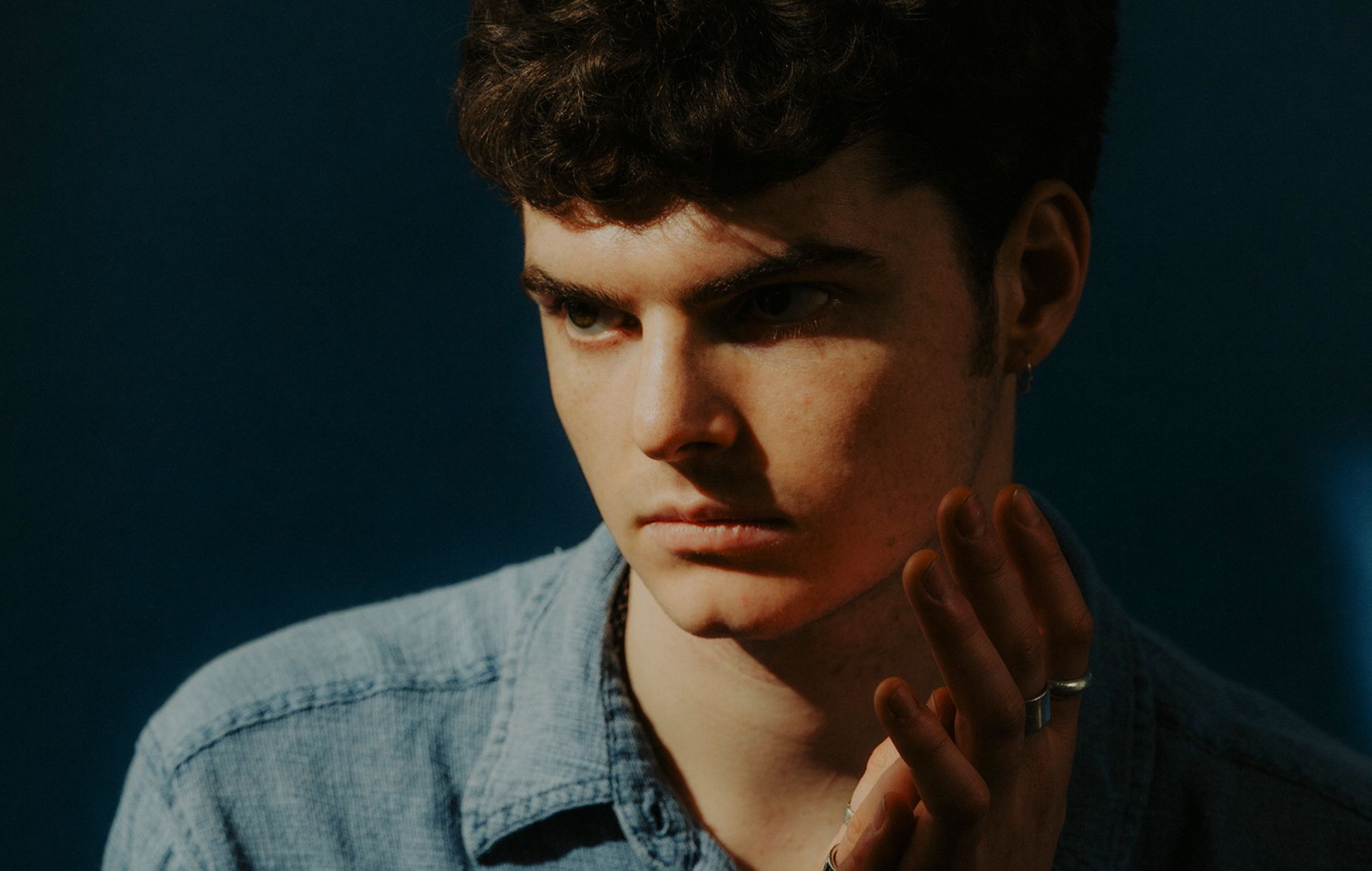 Working Men’s Club’s Sydney Minsky Sargeant shares ambient new single ‘Summer Song’