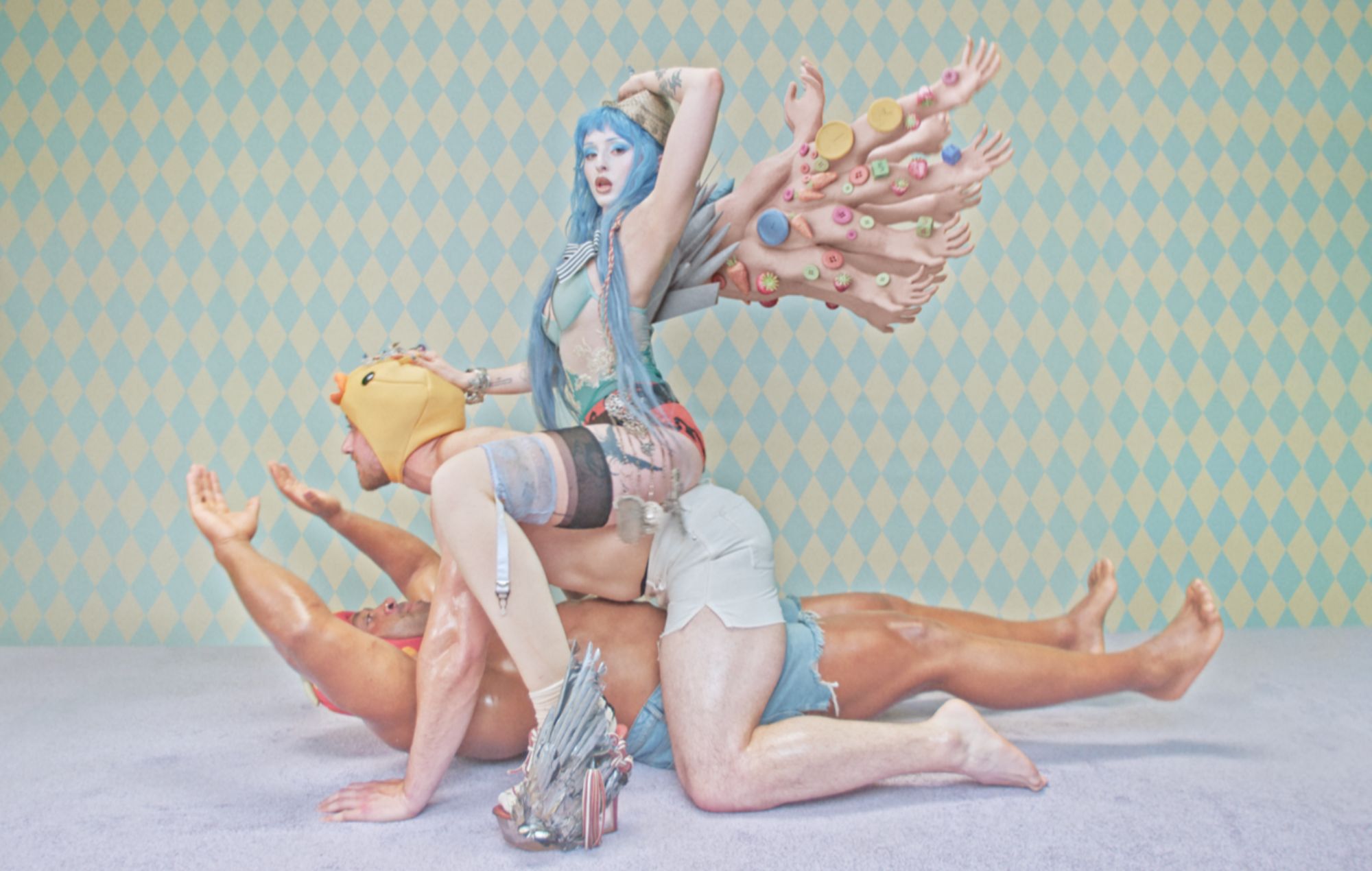 Ashnikko announces “sexy, playful and feminine” second album ‘Smoochies’ with lively single ‘Trinkets’