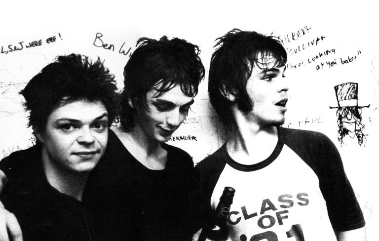 Supergrass announce ‘Road To Rouen’ 20th anniversary edition with dreamy “lost single” ‘Don’t Leave Me Alone’