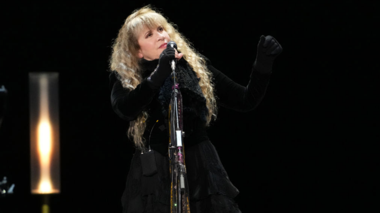 Stevie Nicks postpones tour dates due to fractured shoulder