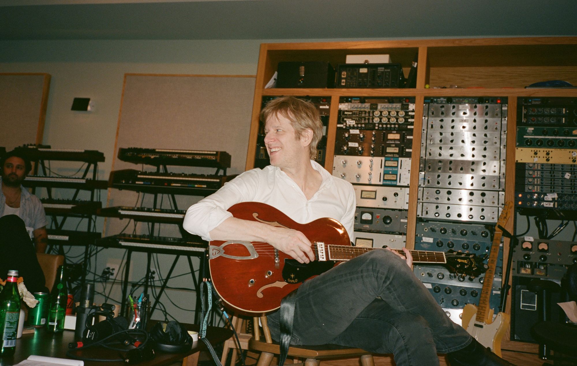 Spoon return with two new singles, ‘Chateau Blues’ and ‘Guess I’m Fallin In Love’