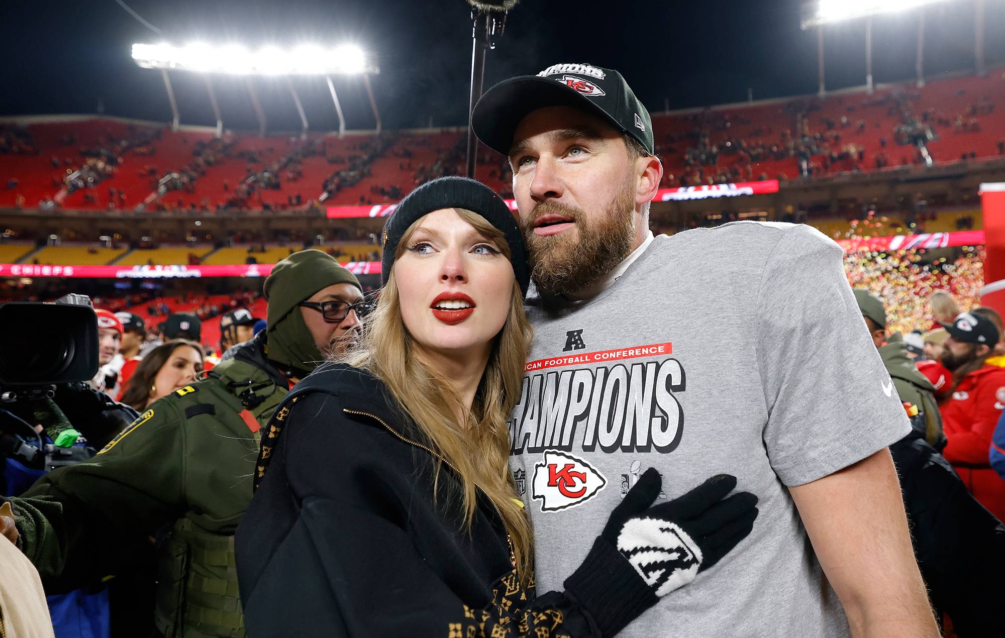 Travis Kelce praises Taylor Swift’s “football field-sized” stage show: “She may not think of herself as an athlete – but I’ve seen what she goes through”