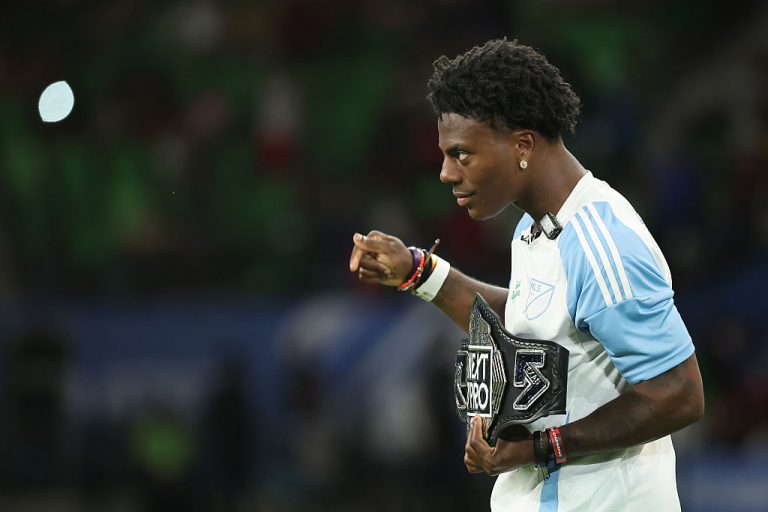 Meek Mill Welcomes IShowSpeed To His Dreamchasers Fam With An Iced Out Piece