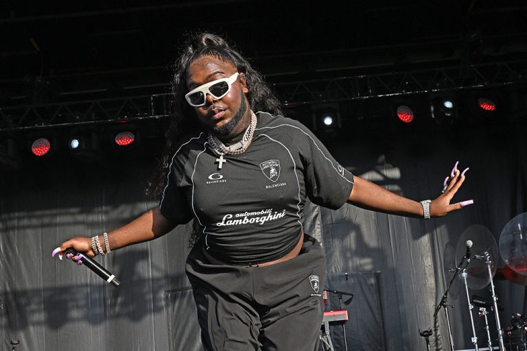 Saucy Santana Carried Out Of Waffle House On Stretcher After Alleged Collapse