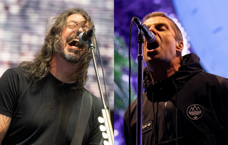 Dave Grohl pictured seemingly buying bootleg Oasis merch outside LA gig