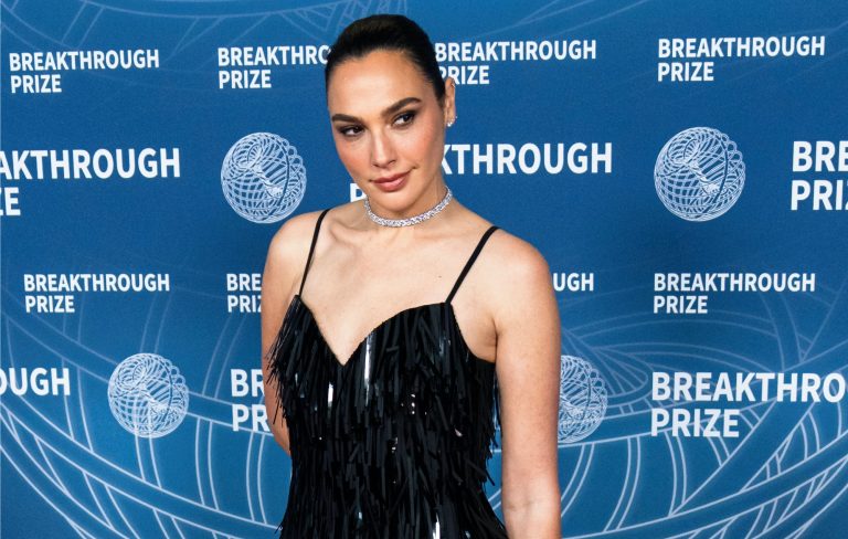Gal Gadot shouldn’t be boycotted for Israel support, says director Julian Schnabel