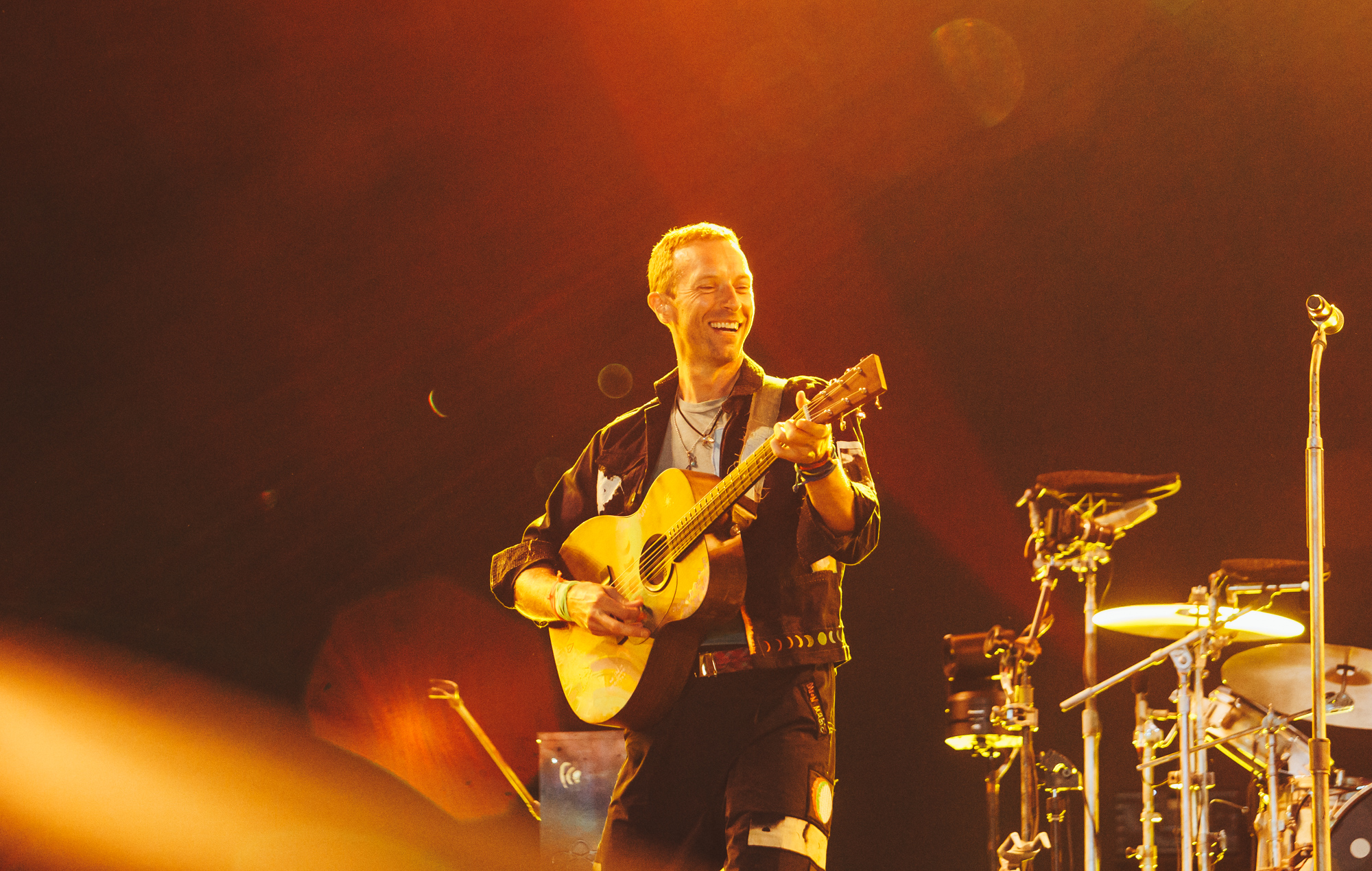 Chris Martin “needs to let go of feeling like I need” Coldplay: “I’m getting there”