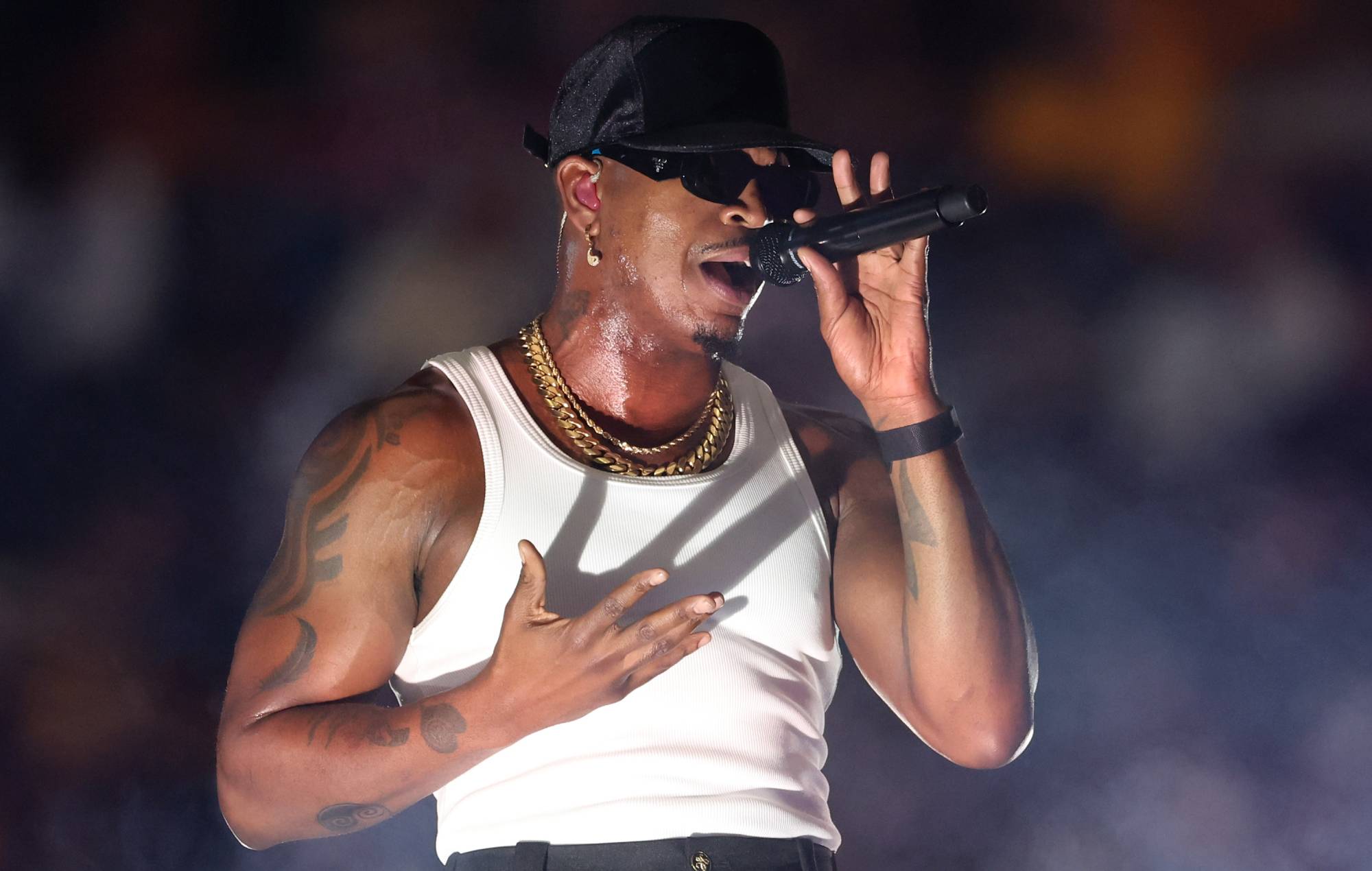 Ne-Yo explains logistics of “phenomenal” polyamorous life with four women