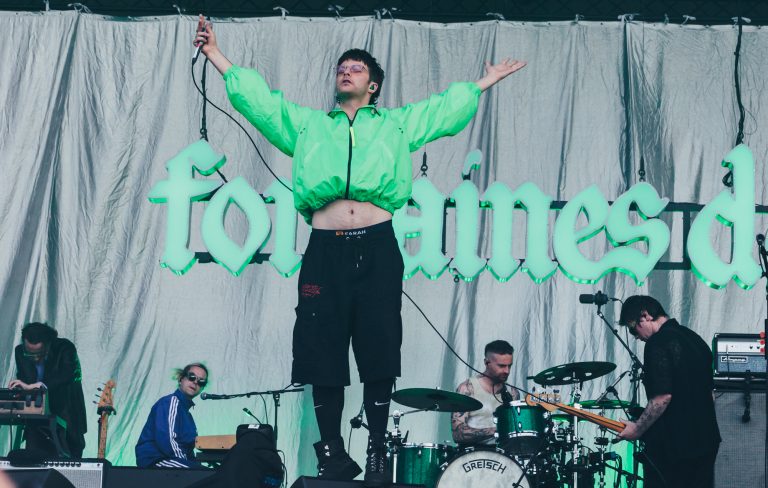 Fontaines D.C. end the ‘Romance’ era with eerie, dramatic live video for ‘Desire’