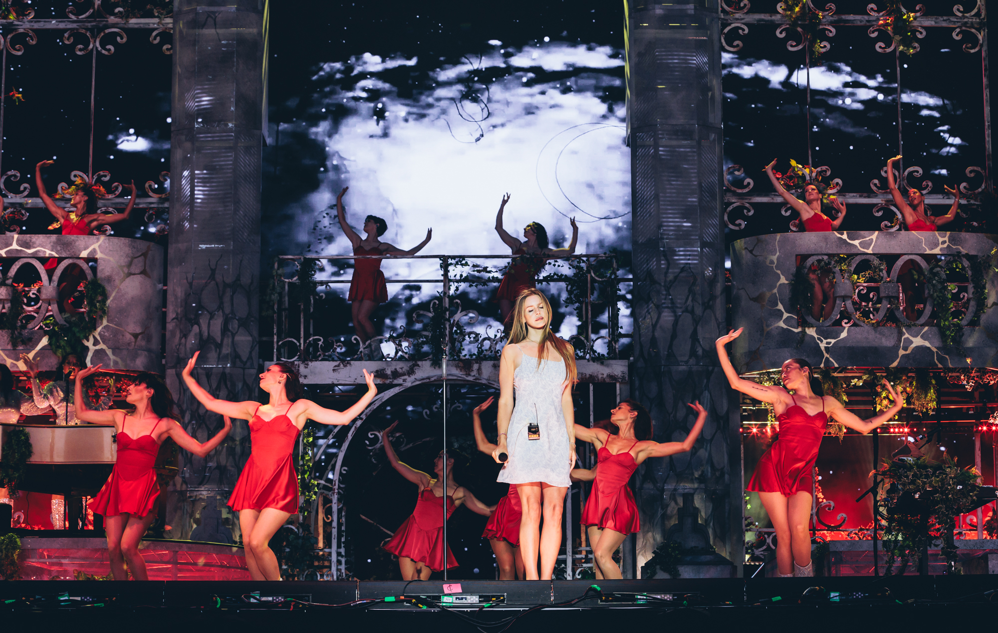 Lana Del Rey responds to fans claiming she’s had plastic surgery