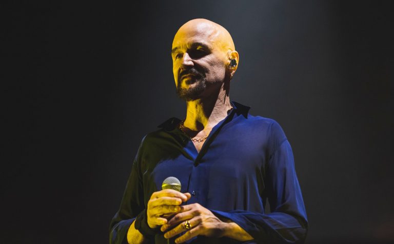 James’ Tim Booth hits out at Tommy Robinson and far-right protestors for playing ‘Sit Down’: “It’s the antithesis of this organisation”