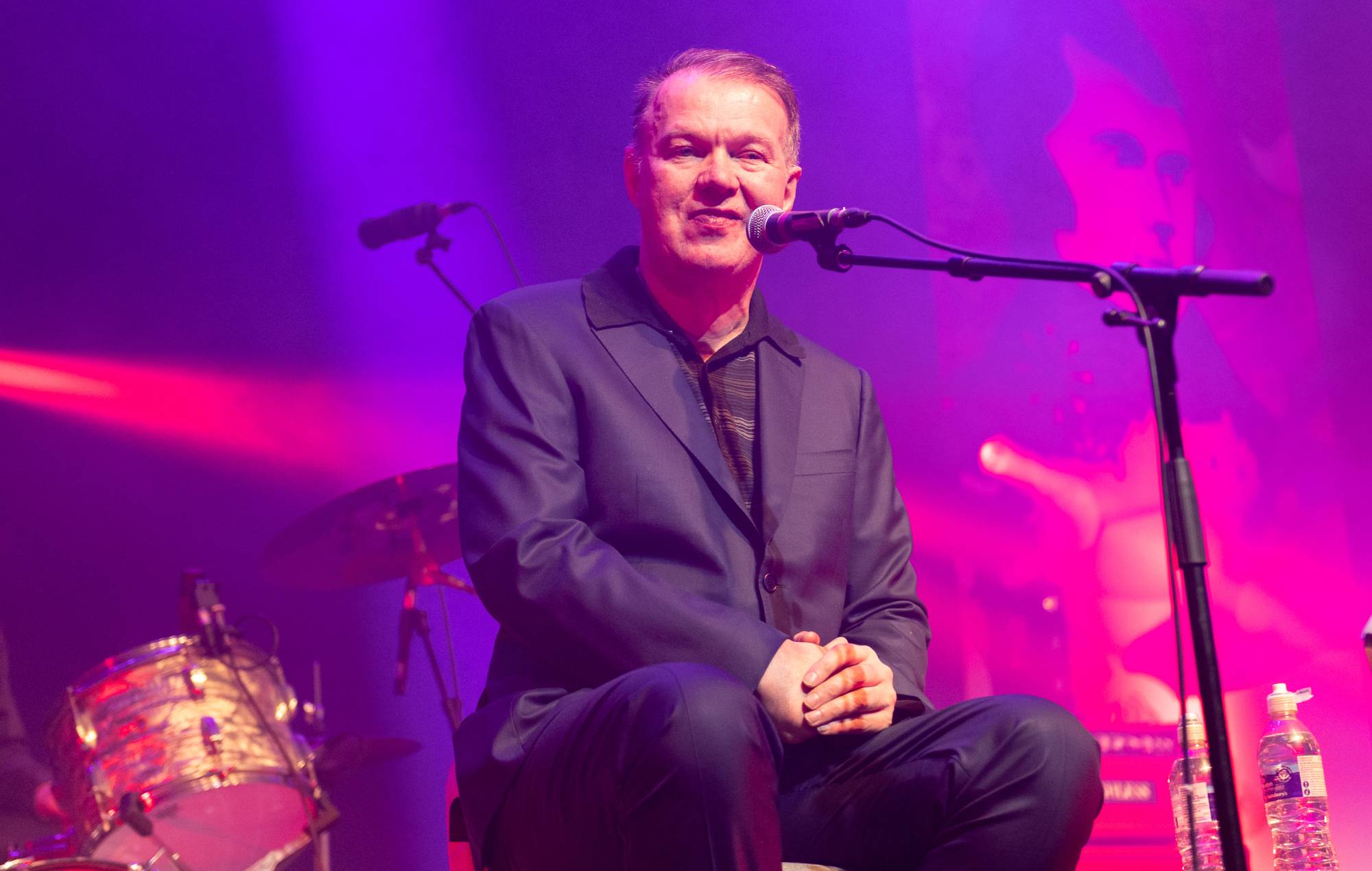 Watch Edwyn Collins reunite with Orange Juice bandmates to play ‘Felicity’ at final Glasgow show