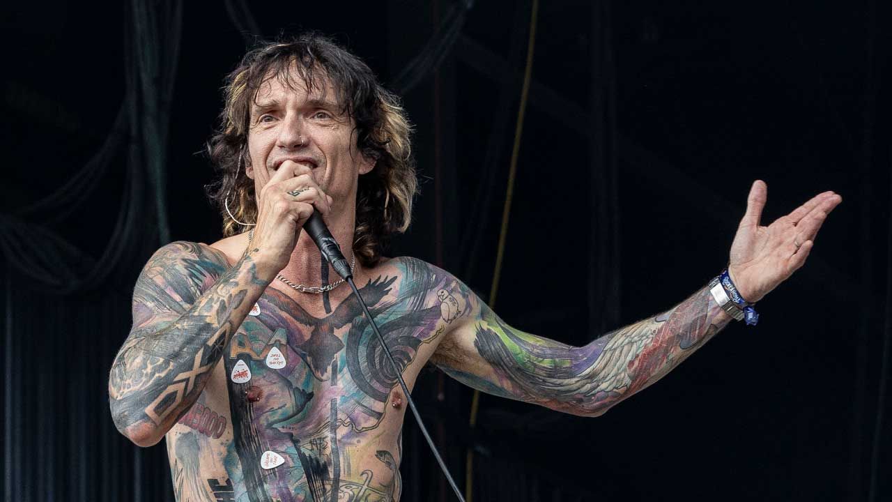 “It’s like watching David Hasselhoff”: Justin Hawkins backs brother Dan’s criticism of “poseur” Yungblud’s Ozzy tribute