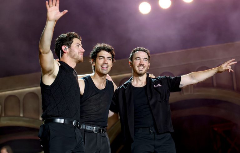 Watch Jonas Brothers bring out John Legend for ‘All Of Me’ in Los Angeles