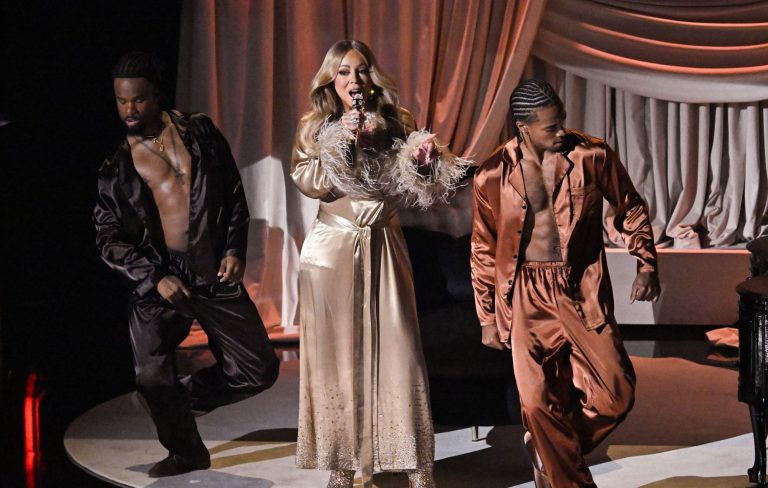 Viewers react to Mariah Carey’s VMAs performance: “She is saving her energy for Christmas and that’s okay”