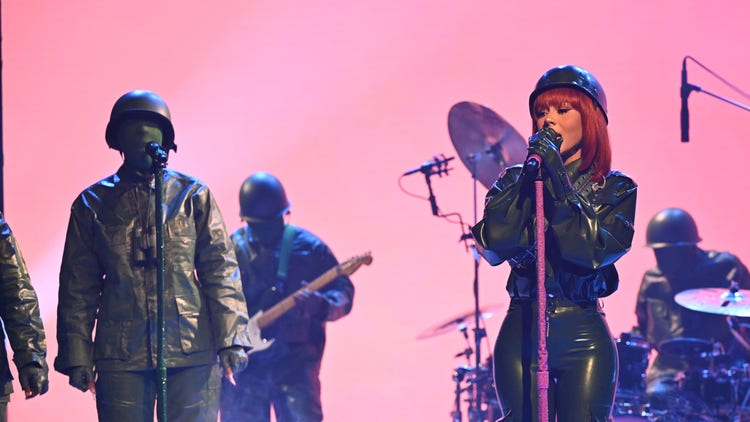 Watch Mariah the Scientist Bring ‘HEARTS SOLD SEPARATELY’ To Life On “The Tonight Show”