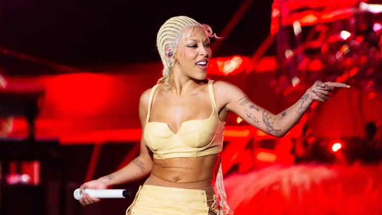 Doja Cat Compares ‘Scarlet’ To A “Massive Fart,” Says She Felt Like “I Just Need To Get This Out”