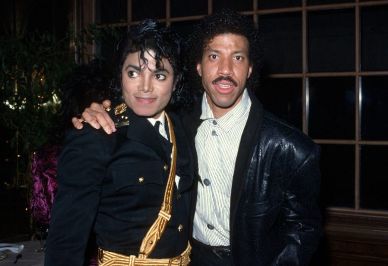 Lionel Richie Debunks “Smelly” Michael Jackson Rumor