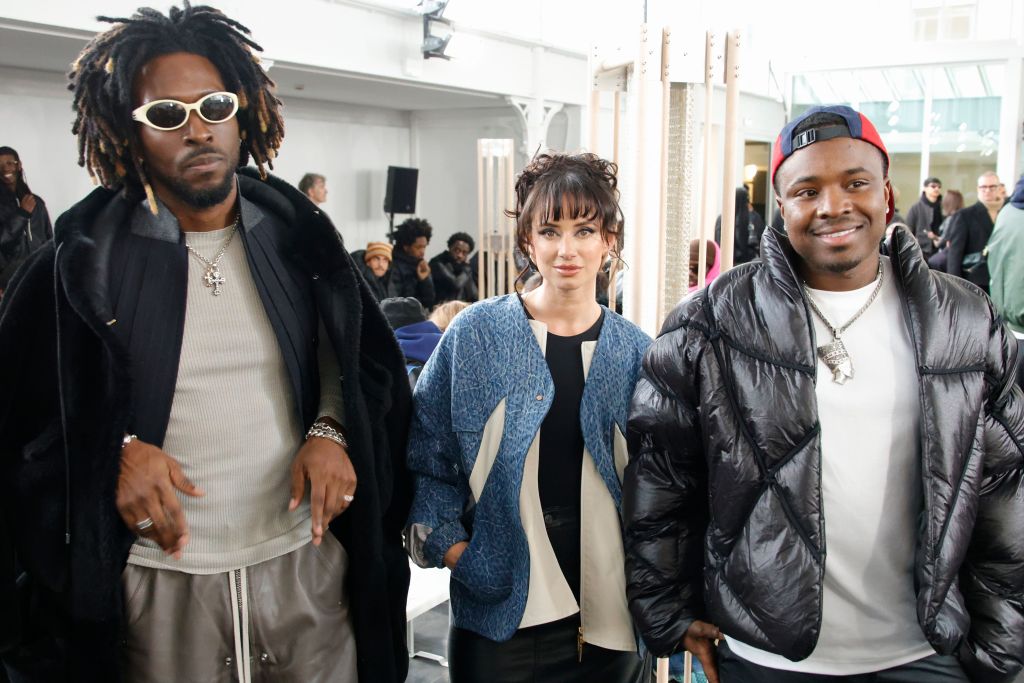 YesJulz Says A VIP Kicked Her Off Their Private Plane In Poland, People Are Saying It Was Ye