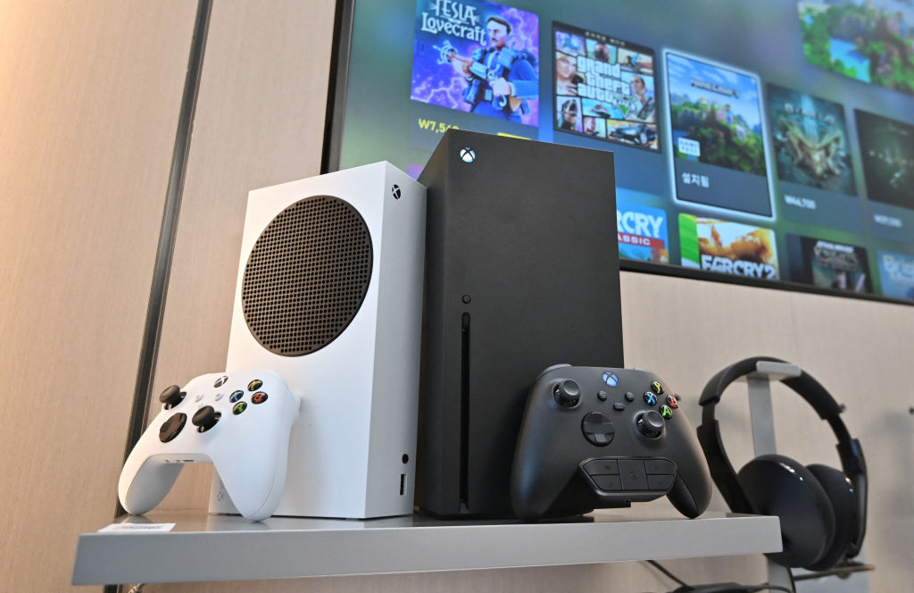 Xbox Hardware Sales Continue To Nosedive