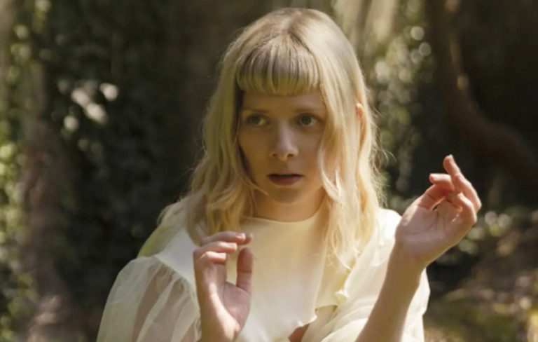 AURORA announces “intimate” and “special show” in London to benefit War Child