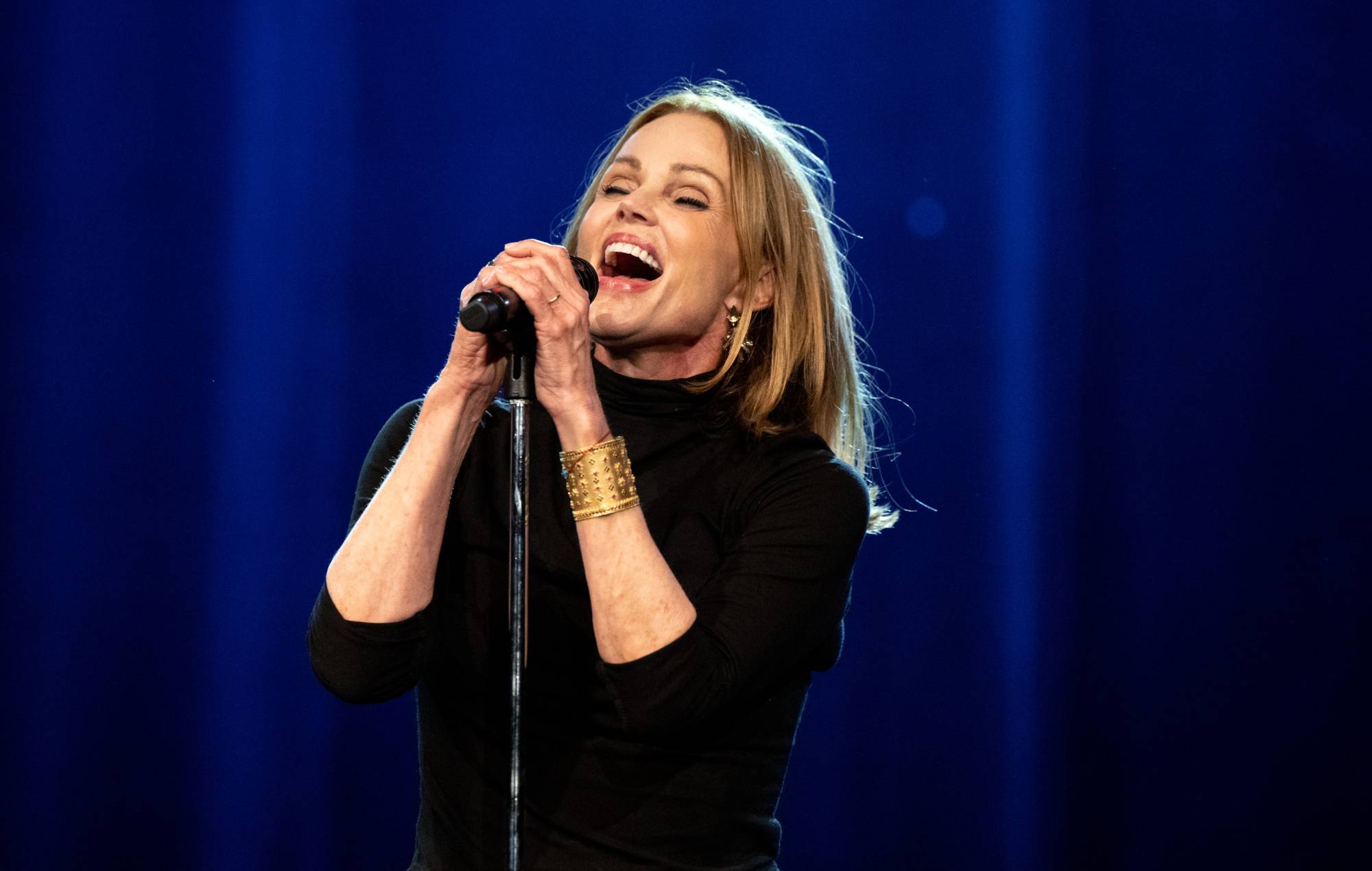 Watch Belinda Carlisle perform The Go-Go’s ‘We Got The Beat’ at Sammy Hagar’s birthday party