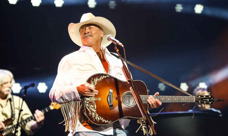 Alan Jackson Announces Nashville ‘Finale’ Concert Featuring Special Guests