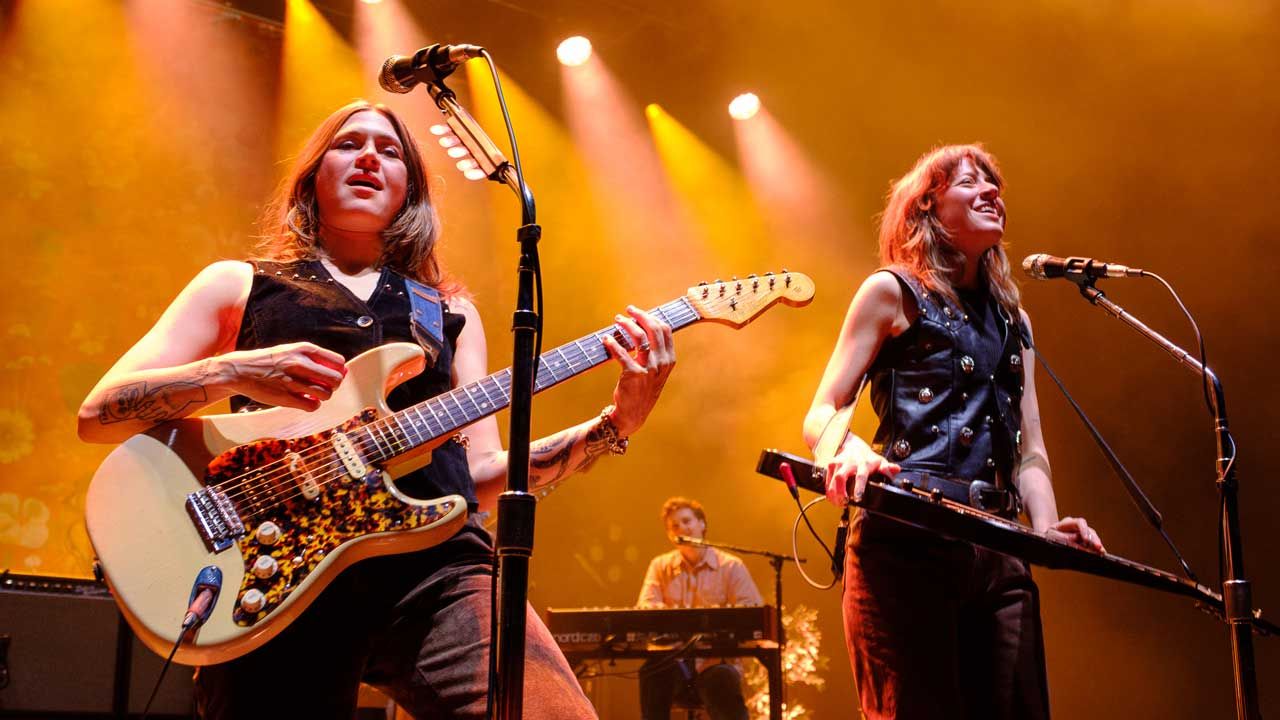 “Oh good lord, we brought the banjo!” Larkin Poe bring southern sugar and smarts to London on their biggest ever UK headline show