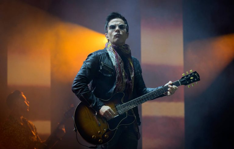 Stereophonics cancel shows after Kelly Jones suffers “displaced jaw joint”