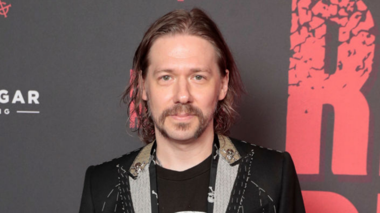 Watch unmasked Ghost frontman Tobias Forge perform with Swedish star Lars Winnerbäck