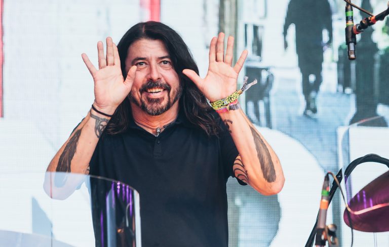 Watch Dave Grohl receive honour for community volunteer work at ‘Hope In The City Of Angels’ event