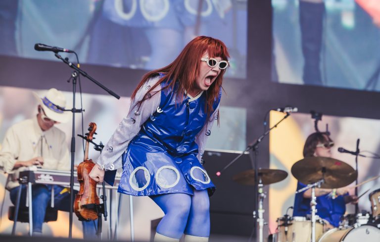 CMAT postpones entire October UK tour due to wisdom tooth: “I currently can’t even open my mouth wide enough to laugh, let alone sing”