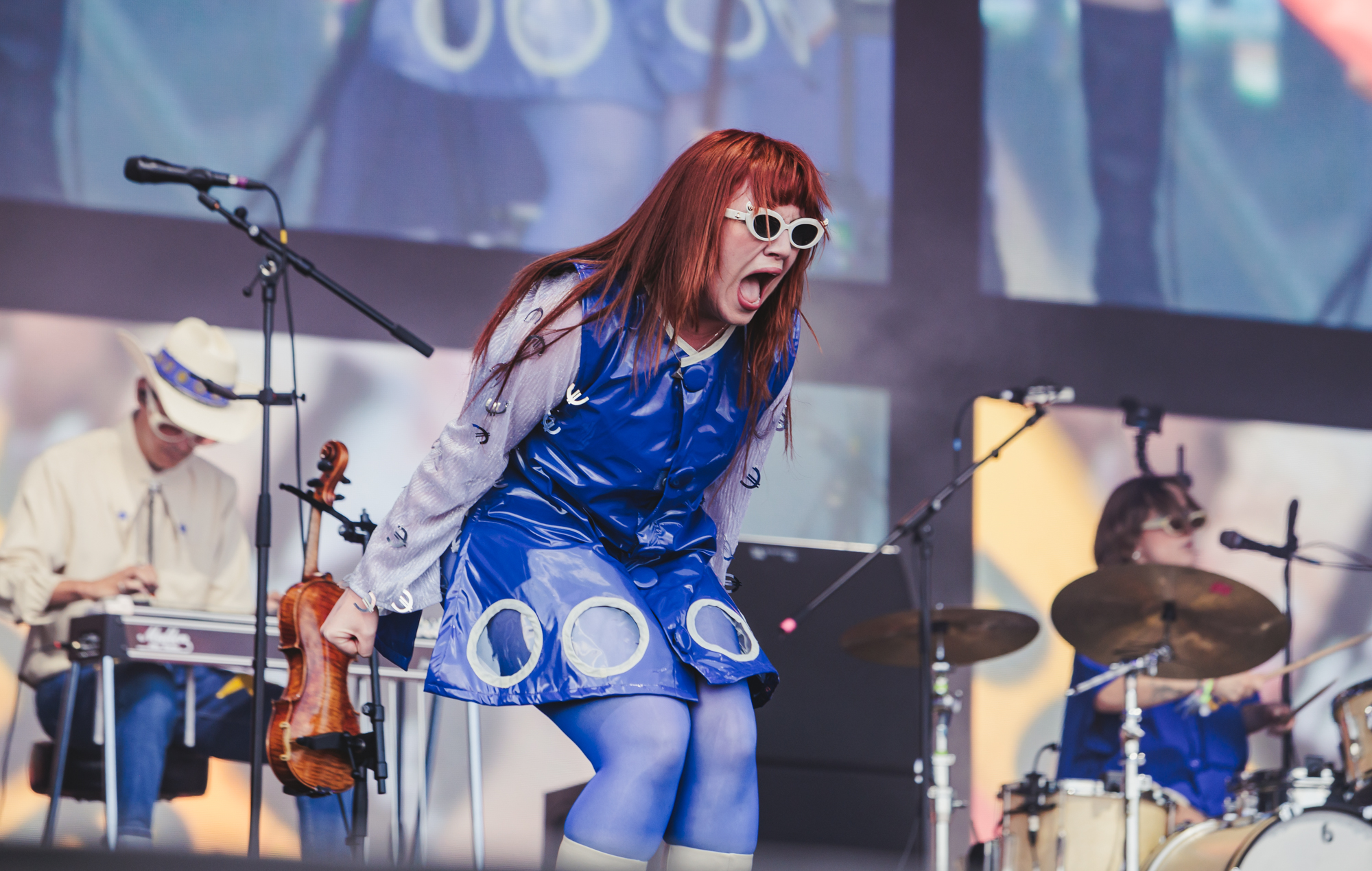 CMAT postpones entire October UK tour due to wisdom tooth: “I currently can’t even open my mouth wide enough to laugh, let alone sing”