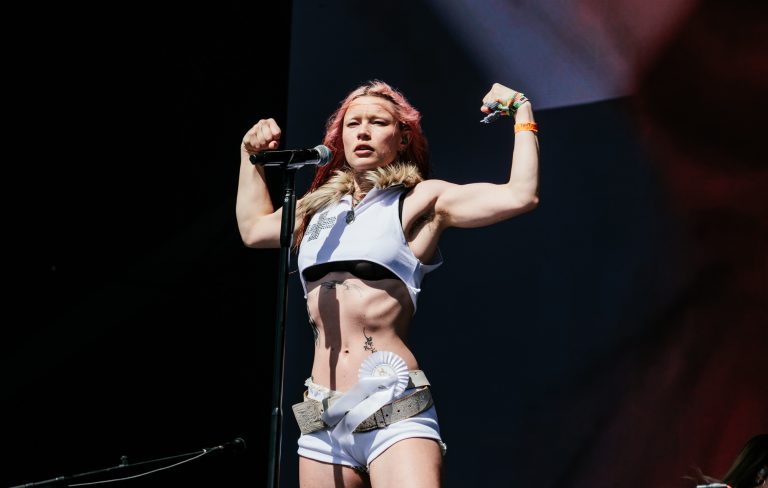 Wet Leg share bloody self-directed video for ‘mangetout’