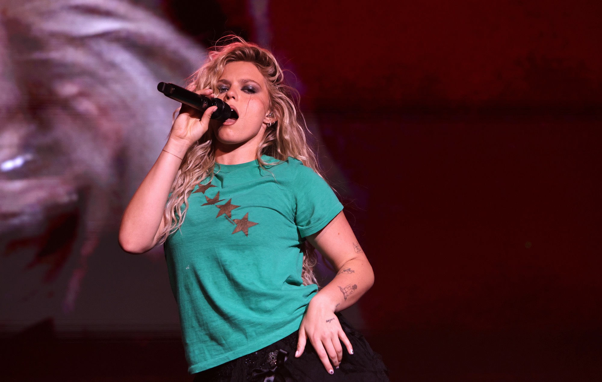 Reneé Rapp postpones tour as she “pushes through an illness”: “My body has finally given out”