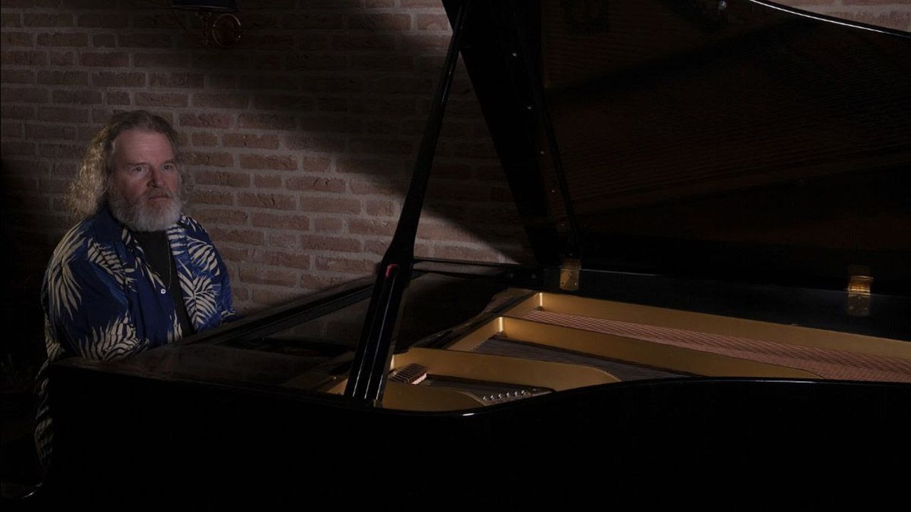 “The voice of Ayreon is not here anymore!” Ayreon contributor and former Kayak singer Edward Reekers has died, aged 68