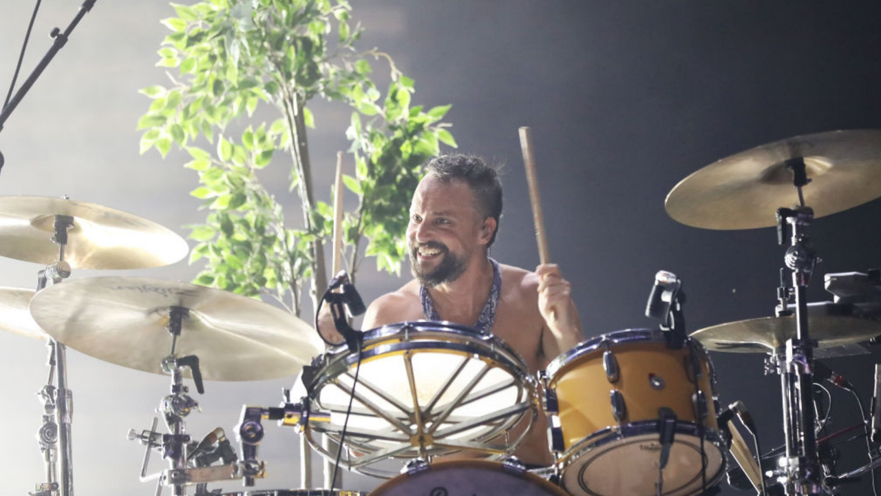 “It got so blown out of proportion.” Slash on Axl’s latest outburst and “killer” new Guns N’ Roses drummer Isaac Carpenter