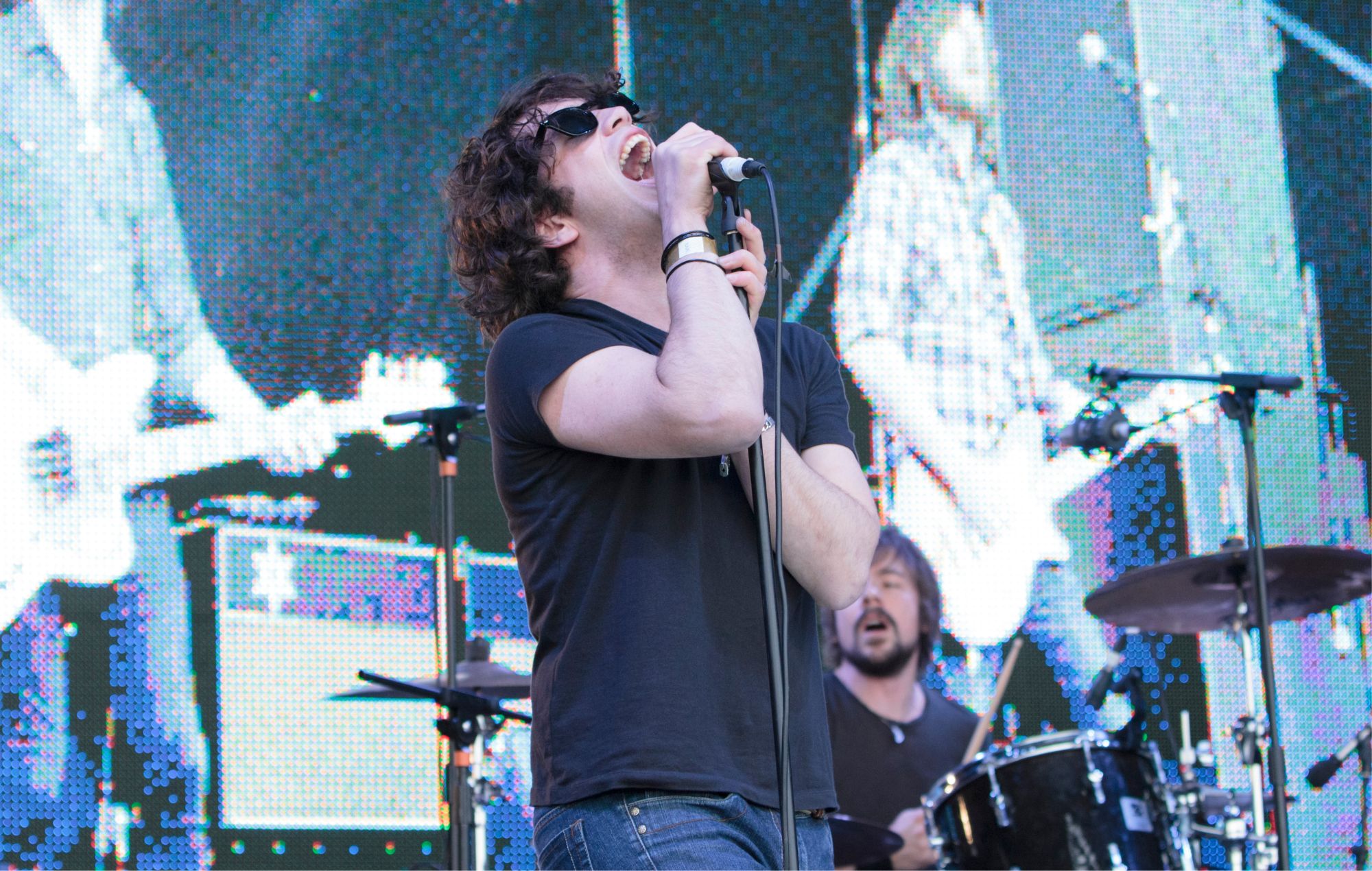 Sound Of Guns pay tribute after death of singer Andrew Metcalfe: “One of the greatest frontmen to ever grace a stage”