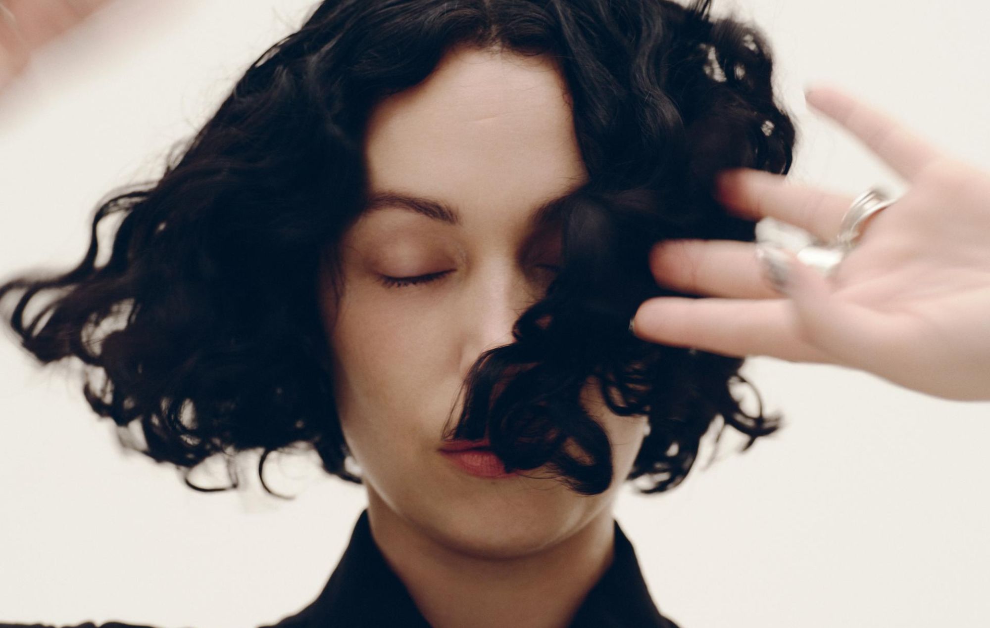 Check out Kelly Lee Owens’ blissed-out new single ‘132 Techno’