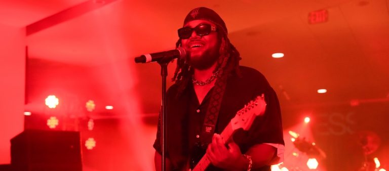 Leon Thomas Announces His ‘Pholks’ EP With A Funky New Single, ‘Just How You Are’