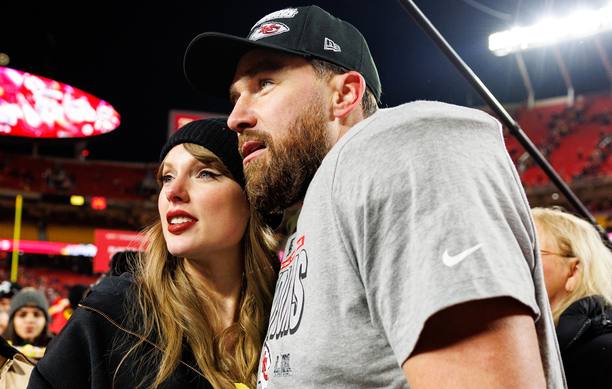 Travis Kelce reacts to Taylor Swift’s innuendo-filled song ‘Wood’