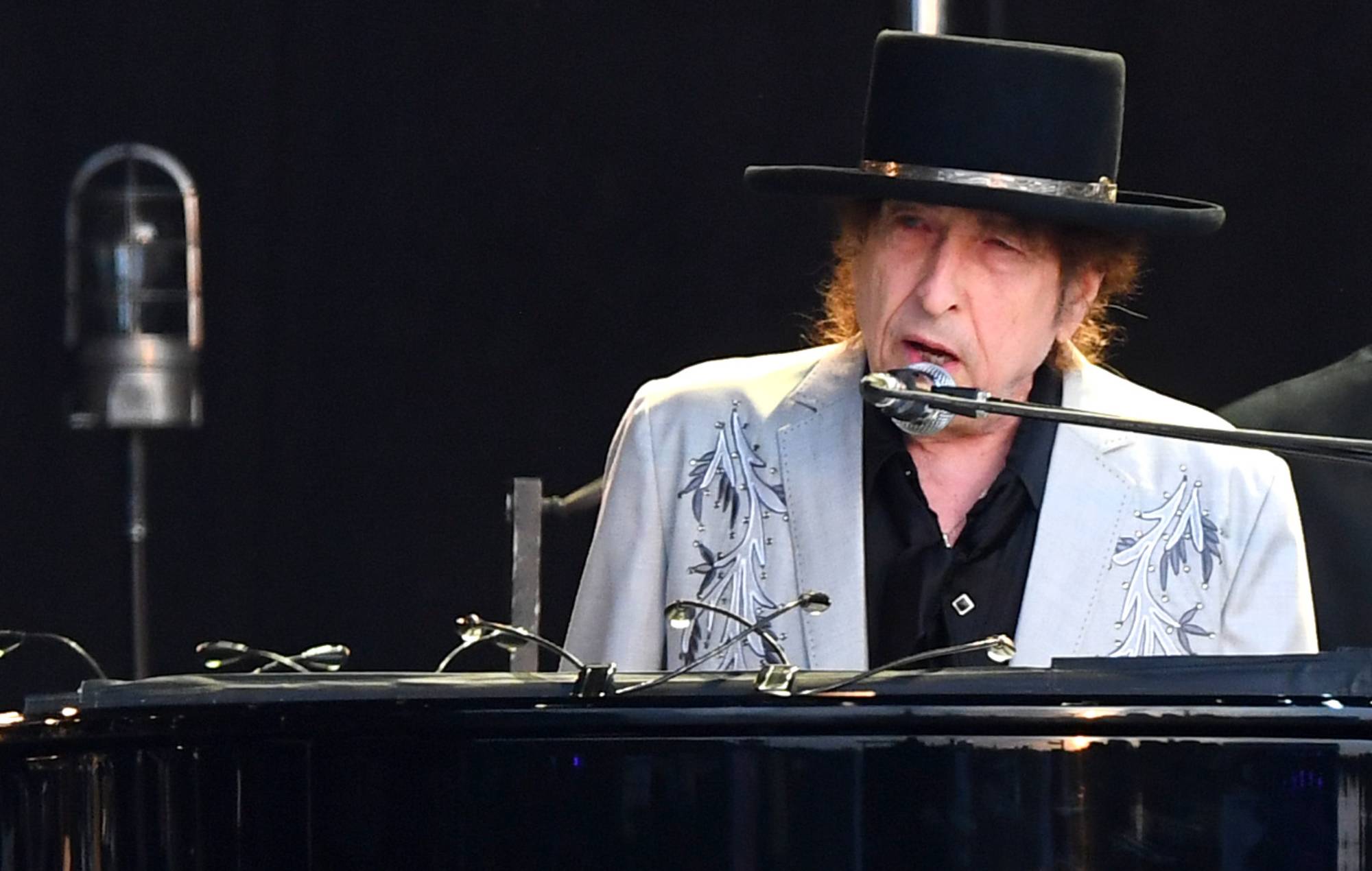 Bob Dylan performs traditional folk ballad for first time in 34 years