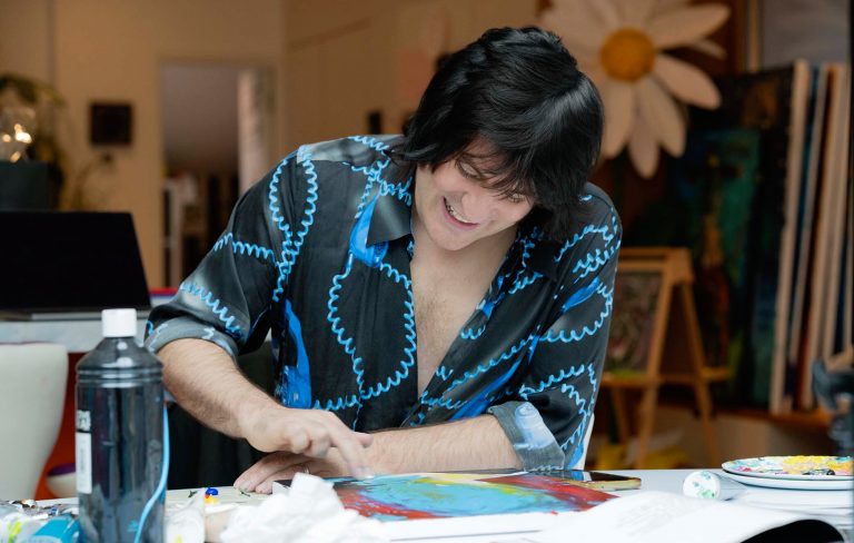 Watch Noel Fielding talk through paintings inspired by Pink Floyd’s Syd Barrett ahead of ‘Shine On You Crazy Diamond’ re-release