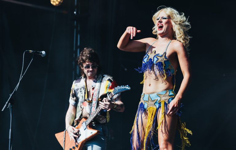Amyl & The Sniffers pick up $35,000 bar tab after free Melbourne gig was cancelled