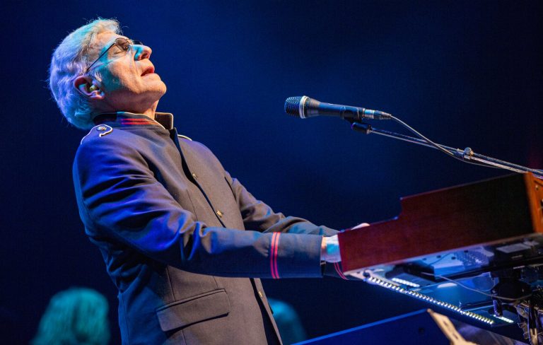 Styx’s Dennis DeYoung says artists have to be “incapacitated or dead” before they’re honoured at the Rock and Roll Hall of Fame