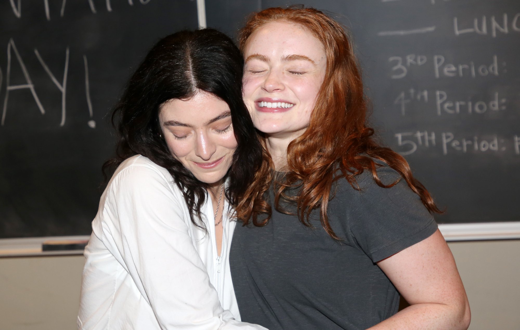 Watch Lorde bring out ‘Stranger Things’ star Sadie Sink during ‘Green Light’ in London