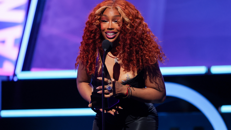 SZA Reveals How She Navigated Drake Vs. Kendrick Lamar Beef