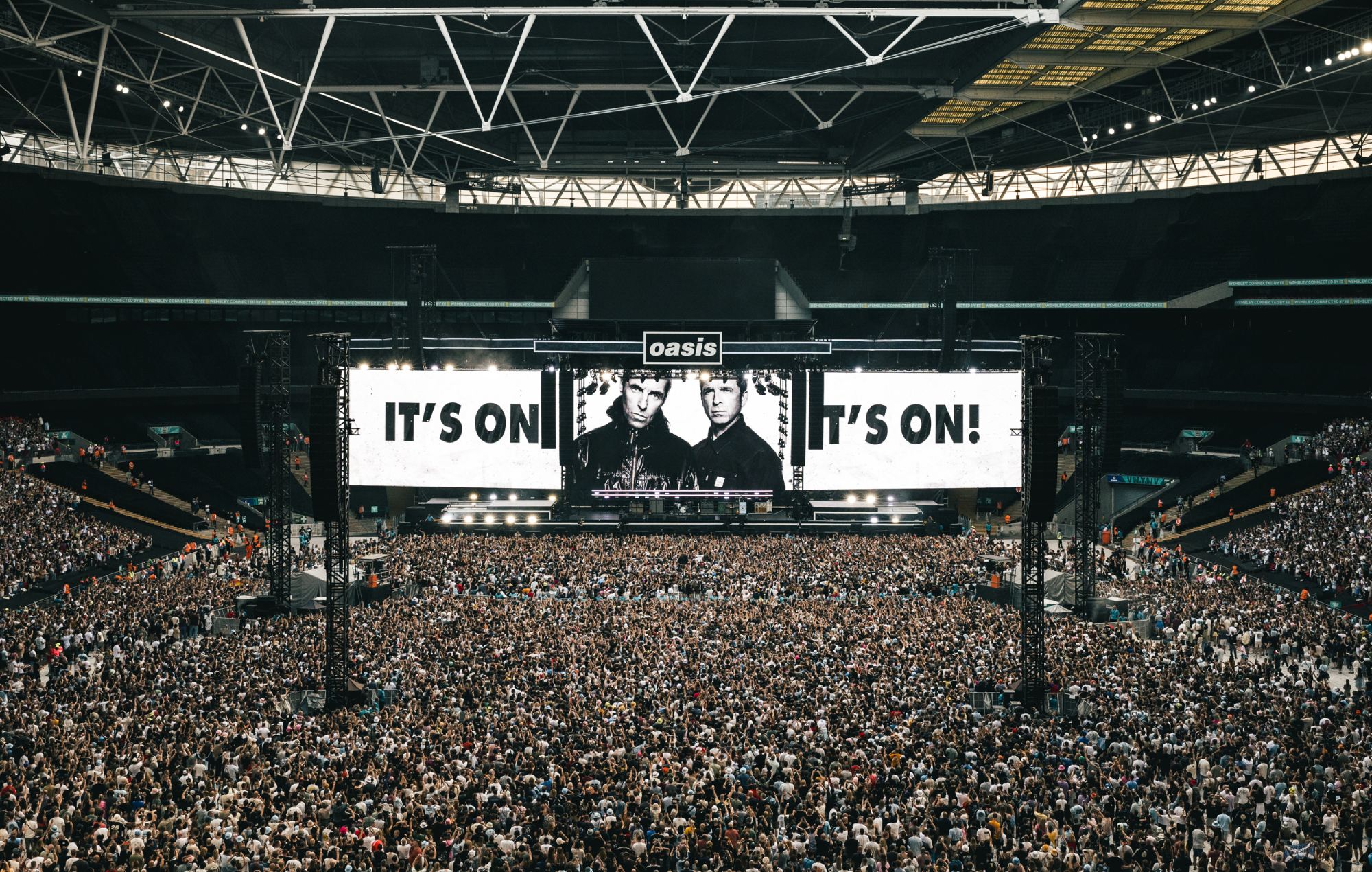 Police say fan who fell to his death at Oasis Wembley gig was “a tragic accident”