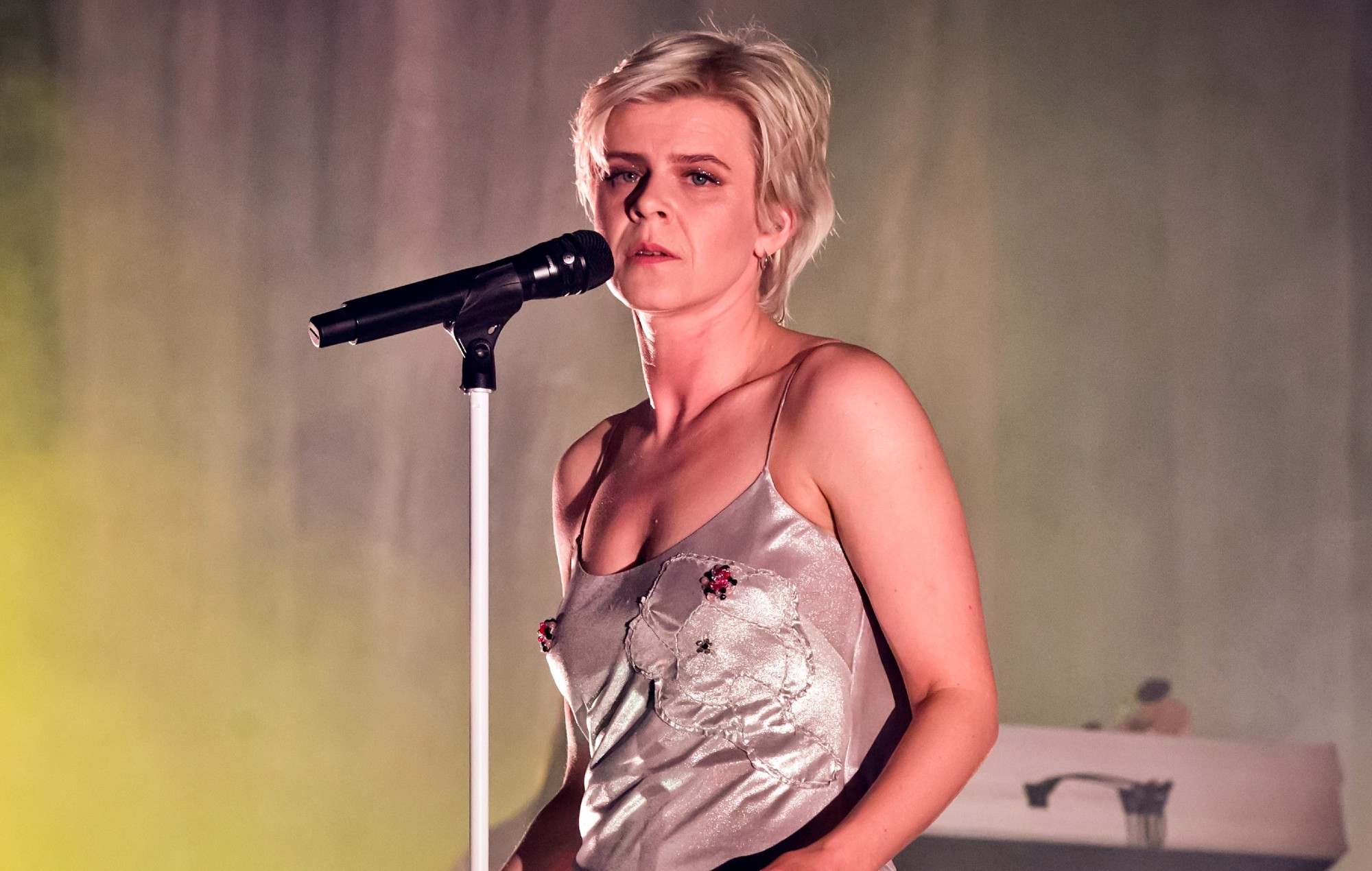 Watch Robyn debut ‘Dopamine’ at first show in six years