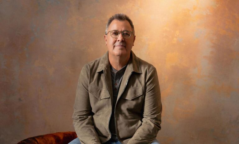 Vince Gill Set To Receive 2025 CMA Willie Nelson Lifetime Achievement Award